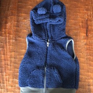 Carter’s Bear ears fleece vest 18M
